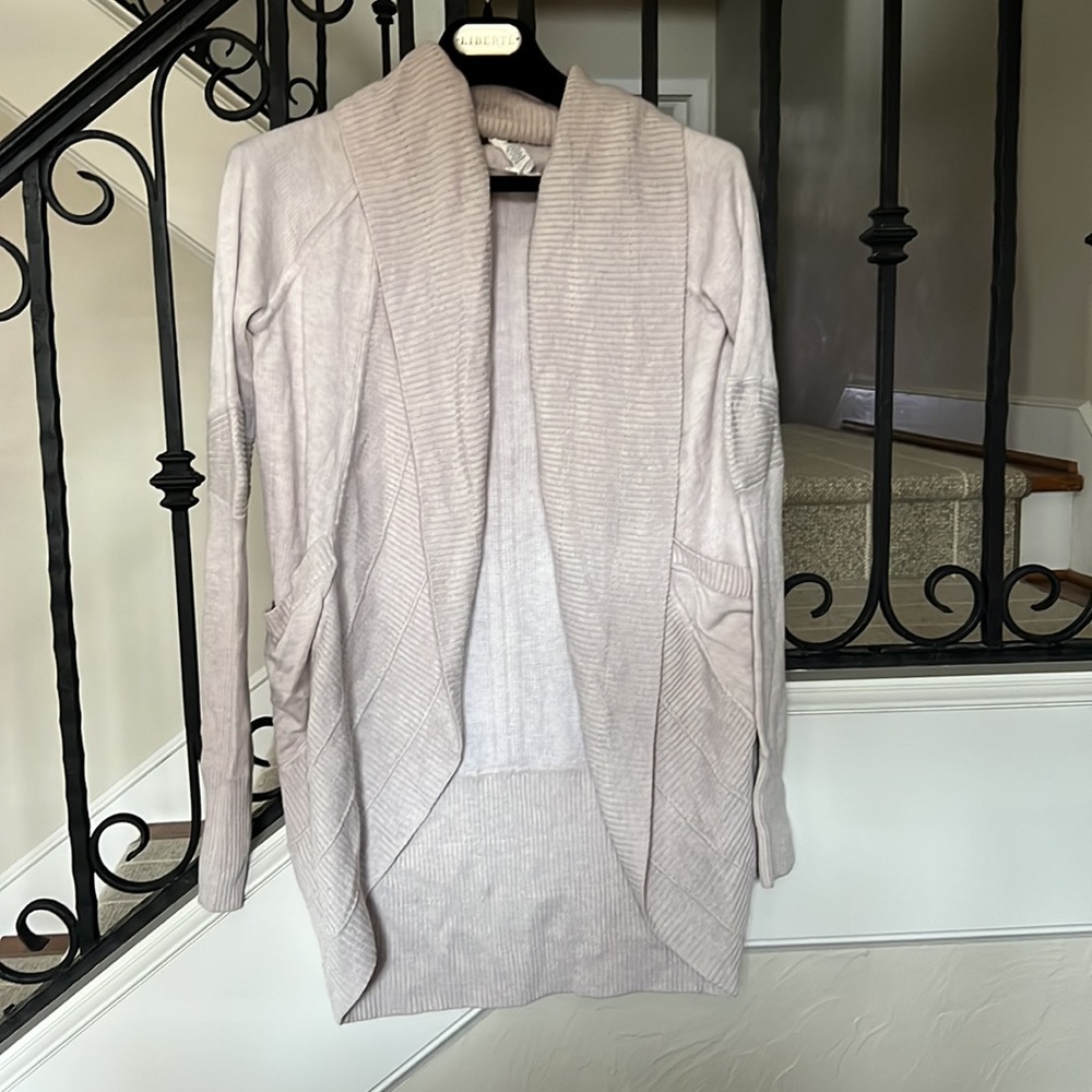 Lululemon sweater size 4, EUC